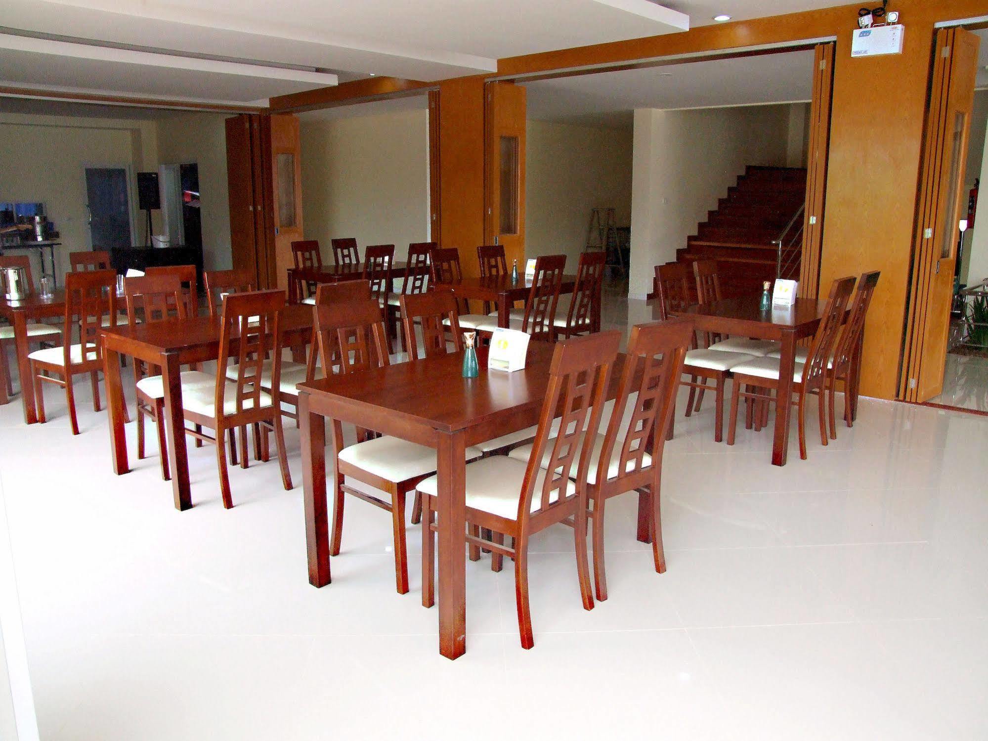 Ruan Rim Nam Hotell Roi Et Exteriör bild