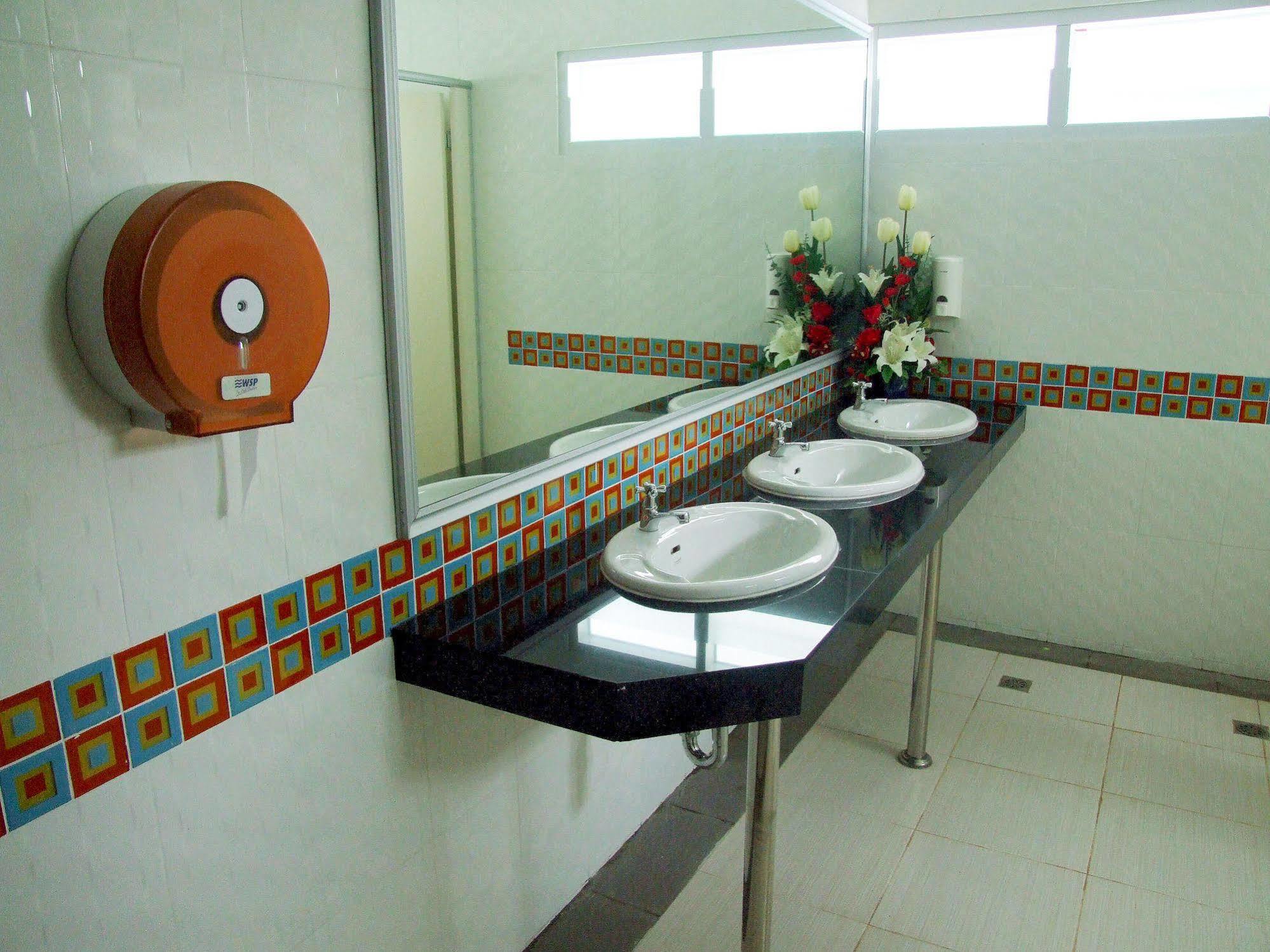 Ruan Rim Nam Hotell Roi Et Exteriör bild
