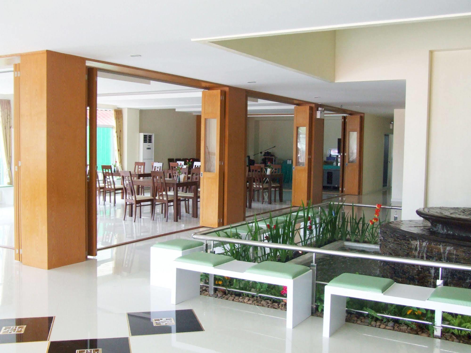 Ruan Rim Nam Hotell Roi Et Exteriör bild