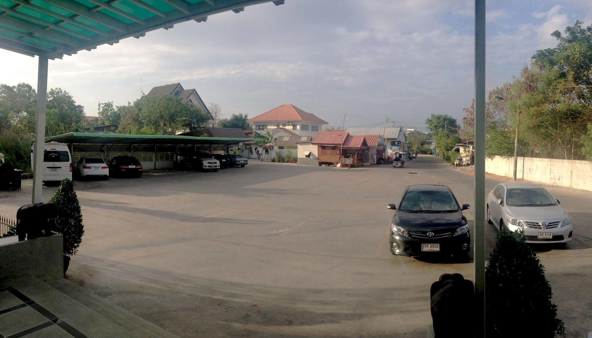 Ruan Rim Nam Hotell Roi Et Exteriör bild